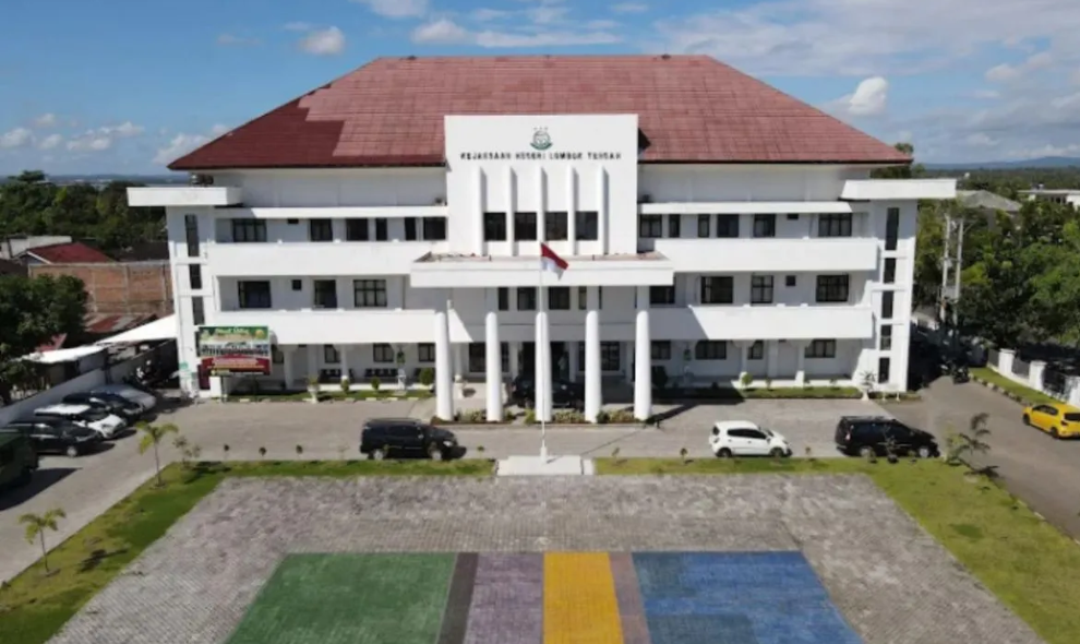 Kejari Lombok Tengah Peringatkan Modus Penipuan Lewat WhatsApp yang Mencatut Foto Pejabat