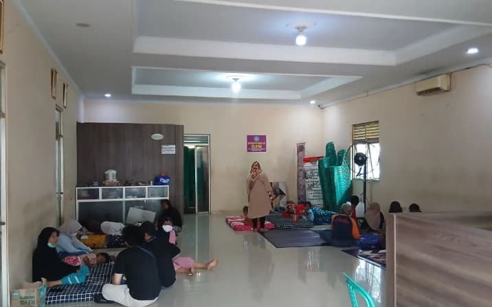 Sebanyak 28 Warga Terdampak Kebakaran TPA Jatiwaringin Masih Bertahan di Pengungsian