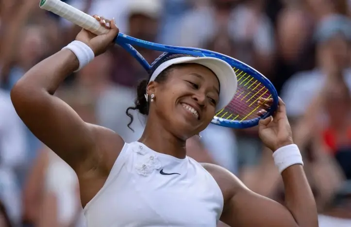 Naomi Osaka Singkirkan Aryna Sabalenka dan Cetak Sejarah Lolos ke Perempat Final Wimbledon Pertama