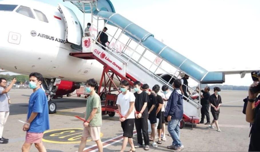 Sebanyak 92 WNA Asal China Pelaku Judi Online dan Penipuan Investasi Dideportasi serta Ditangkal Seumur Hidup