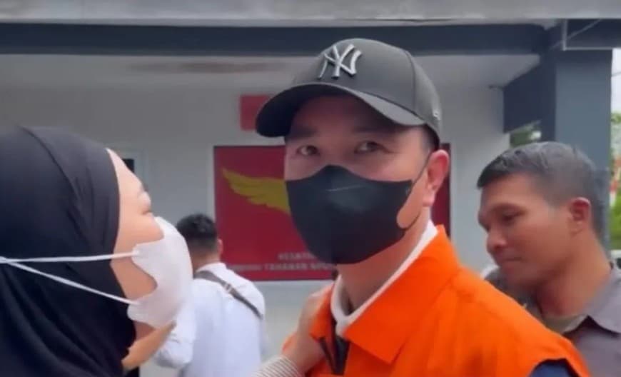 Mantan Bupati Rejang Lebong Muhammad Fikri Thobari dan Kepala Dinas PUPR Resmi Ditahan