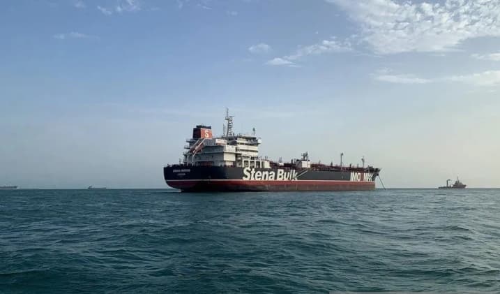 Kapal Tanker LNG Diserang di Teluk Oman, Awak Kapal Selamat dan Minta Bantuan Darurat