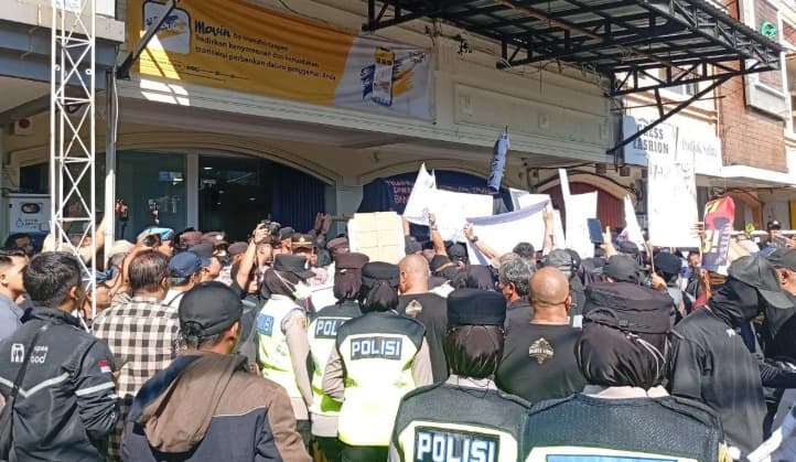 Bank Mandiri Taspen Pastikan Layanan Kantor Cabang Purwokerto Tetap Normal di Tengah Aksi Nasabah