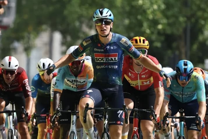 Tim Merlier Menangi Etape Ketujuh Tour de France 2026 Usai Taklukkan Sprint Massal di Bordeaux