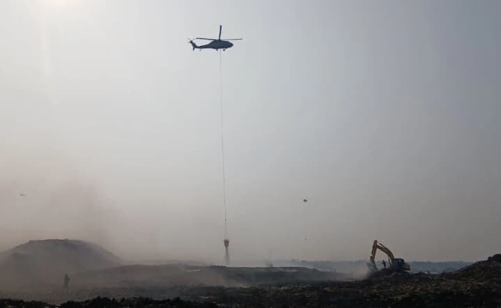 BNPB Hentikan Operasi Water Bombing Setelah Kebakaran TPA Jatiwaringin Berhasil Dikendalikan