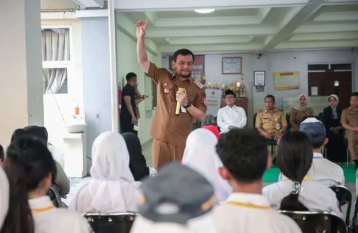 Program Sekolah Kemitraan Jawa Tengah Fasilitasi 3.663 Siswa dari Keluarga Kurang Mampu