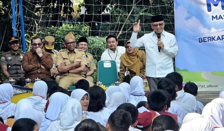Wamendikdasmen Atip Latipulhayat Mengajak Murid Baru Saling Mengenal pada Hari Pertama MPLS SMP