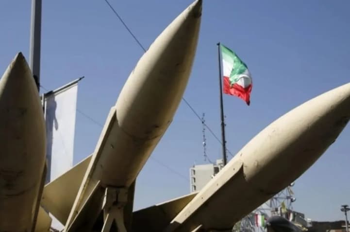 Iran Klaim Serang Pangkalan Udara AS di Bahrain dan Kuwait dengan Rudal dan Drone