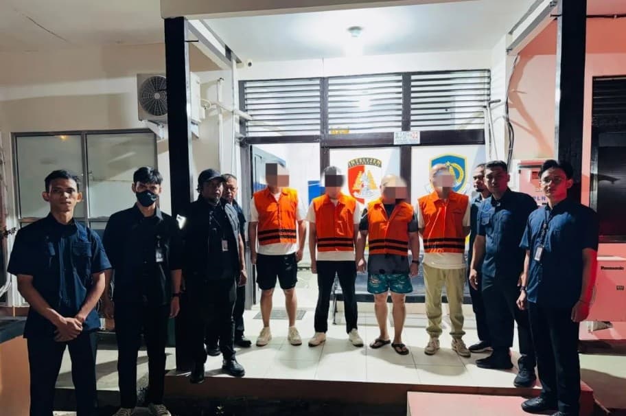 Empat WN China Dideportasi Imigrasi Singkawang usai Diduga Rekam Data Pribadi WNI Tanpa Izin