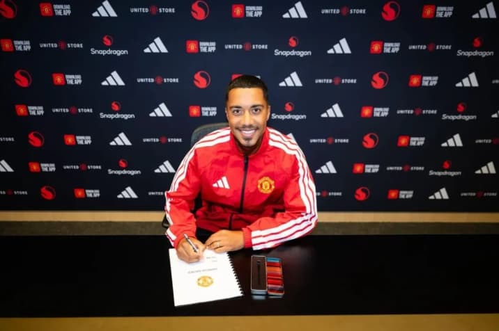 Manchester United Resmi Datangkan Youri Tielemans dari Aston Villa dengan Kontrak Lima Tahun
