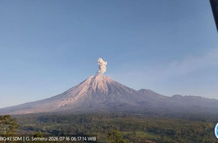 Gunung Semeru Tujuh Kali Erupsi dalam Sepekan Pagi, Kolom Letusan Capai 1.100 Meter
