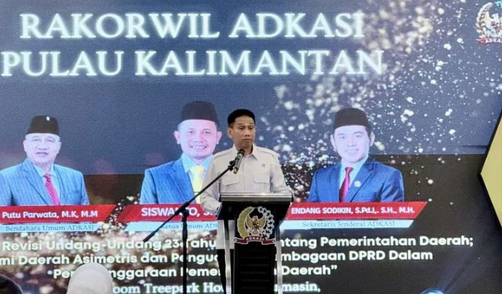 Wamendagri Dorong Kalimantan Jadi Pusat Pengembangan Energi Rendah Karbon