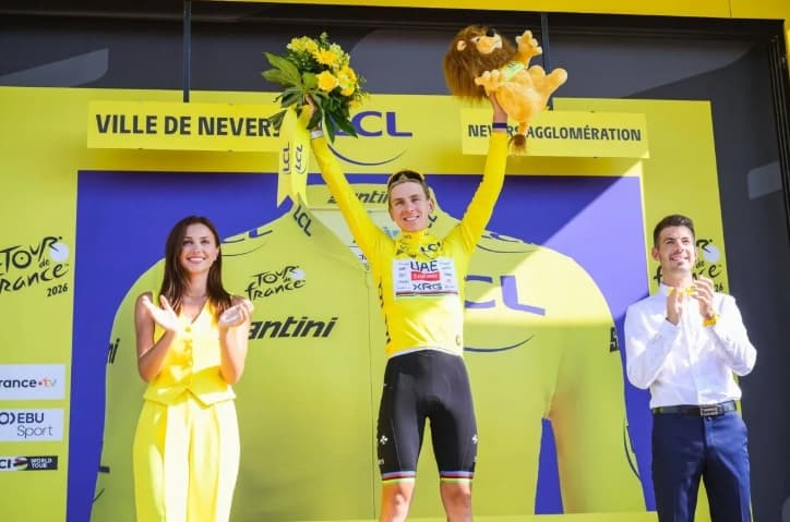 Tadej Pogacar Pertahankan Jersi Kuning Meski Nyaris Terjatuh pada Etape Ke-11 Tour de France 2026