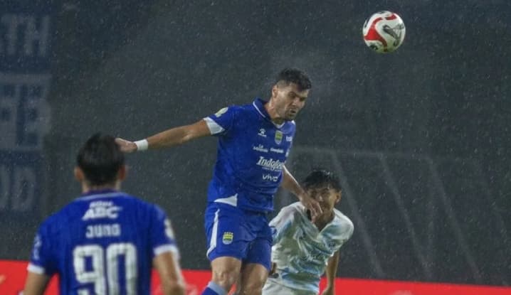 Persib Bandung Resmi Perpanjang Kontrak Julio Cesar untuk Menghadapi Empat Kompetisi Musim 2026/2027