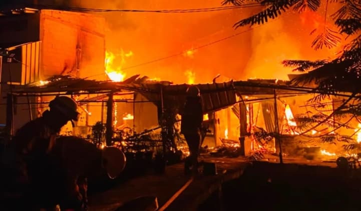Kebakaran Hanguskan Lima Pintu Kontrakan di Cakung, Diduga Dipicu Api dari Kompor