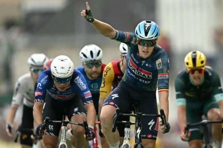 Tim Merlier Rebut Kemenangan Ketiga di Tour de France 2026 Setelah Menangi Etape Ke-12