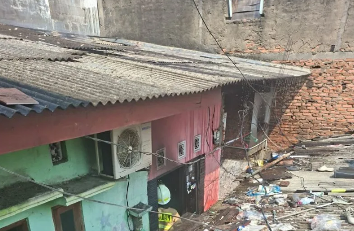 Kebakaran Rumah di Papanggo Jakarta Utara Berhasil Dipadamkan, Diduga Dipicu Fenomena Listrik