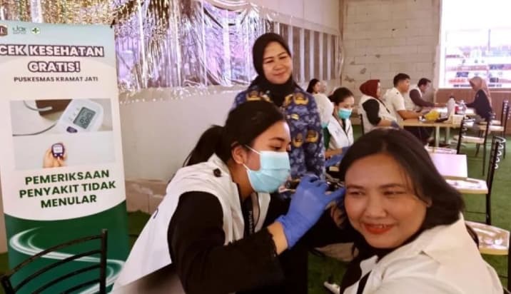 Puskesmas Kramat Jati Membuka Layanan Cek Kesehatan Gratis di Pusat Perbelanjaan