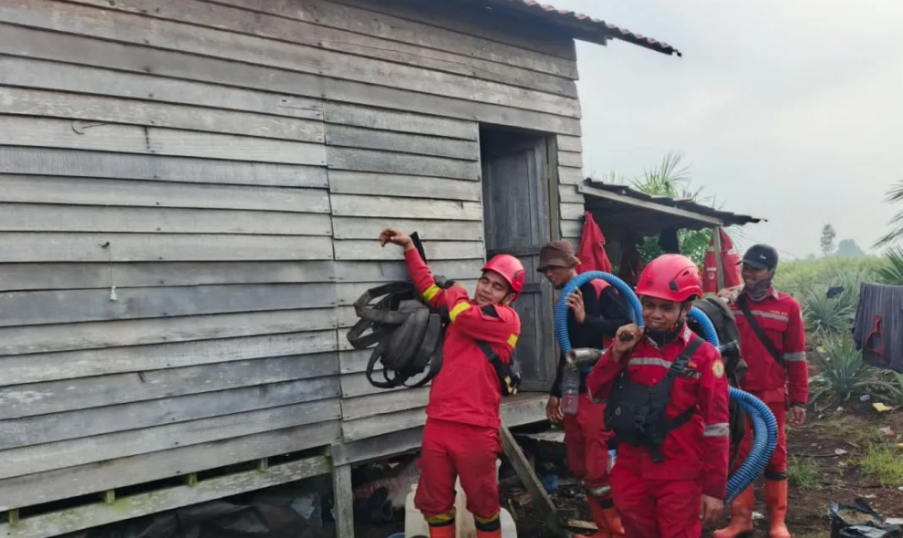 Manggala Agni Riau Menginap di Rumah Warga untuk Percepat Pemadaman Karhutla di Bengkalis