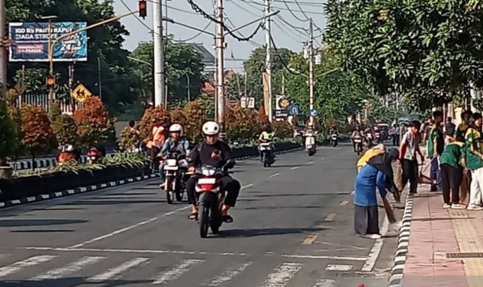 Gerakan Reresik Sekolah Perkuat Program Indonesia ASRI di Yogyakarta