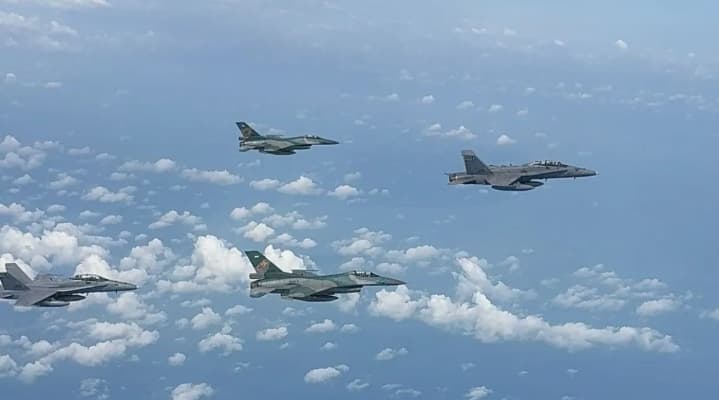 TNI AU dan TUDM Gelar Patroli Bersama Pesawat Tempur untuk Perkuat Pengamanan Perbatasan