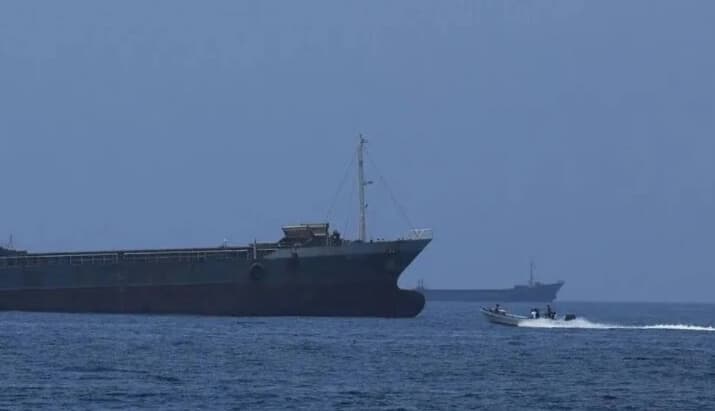 Dua Tanker Meledak di Selat Hormuz, Iran Tuding Militer AS Memaksa Kapal Melintasi Jalur Tak Aman