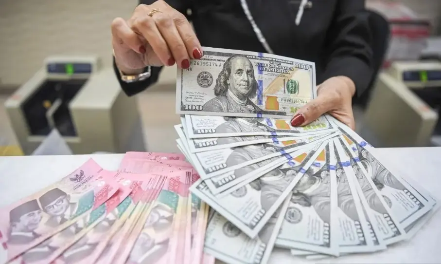 Rupiah Ditutup Melemah ke Rp17.948 per Dolar AS, Ketegangan AS-Iran Picu Kekhawatiran Pasar