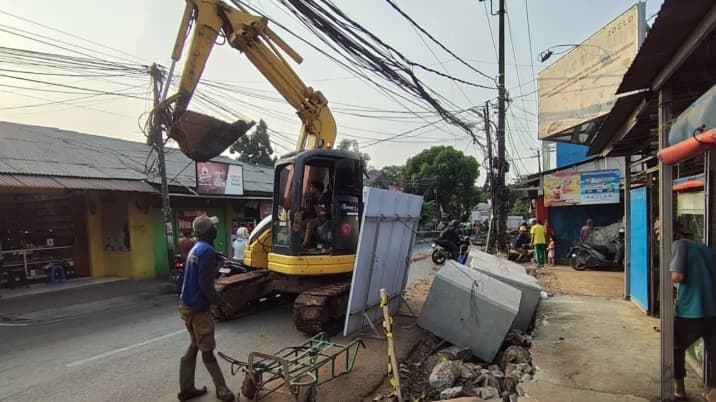 Pengusaha Warung di Joglo Minta Kompensasi Akibat Proyek Galian Saluran Air Dinas SDA