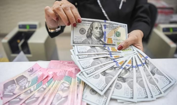 Rupiah Melemah ke Rp17.930 per Dolar AS di Tengah Sikap Wait and See Jelang RDG BI