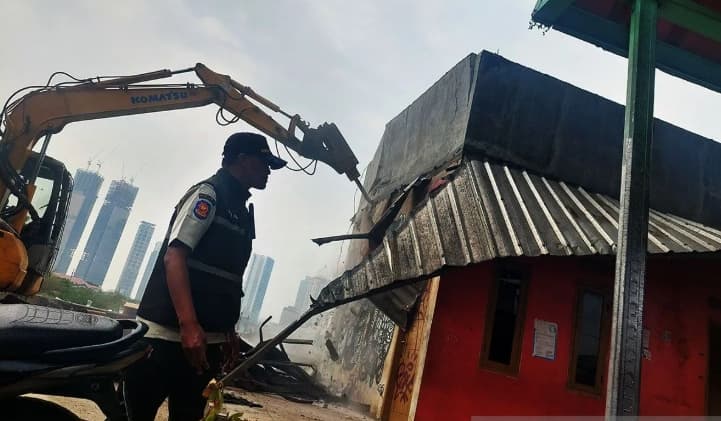 Pemkot Jakarta Pusat Kembalikan Fungsi Jalur Hijau Jati Pinggir melalui Penertiban Bangunan Nonhunian