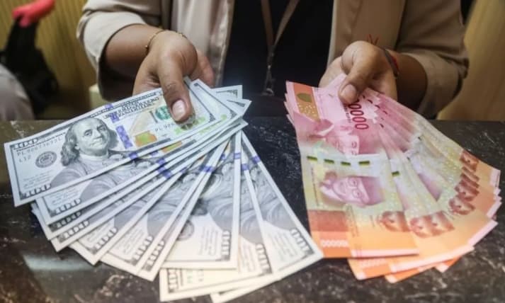 Analis Memproyeksikan Rupiah Melemah akibat Memanasnya Tensi Geopolitik di Timur Tengah