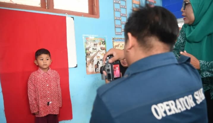 Perekaman KIA Jadi Kado Hari Anak Nasional bagi Anak-anak di Sebatik Perbatasan Indonesia-Malaysia