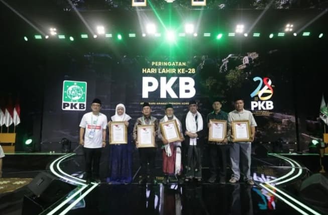 PKB Berikan Penghargaan kepada Lima Kiai atas Dedikasi Mengembangkan Dakwah dan Nilai Kebangsaan