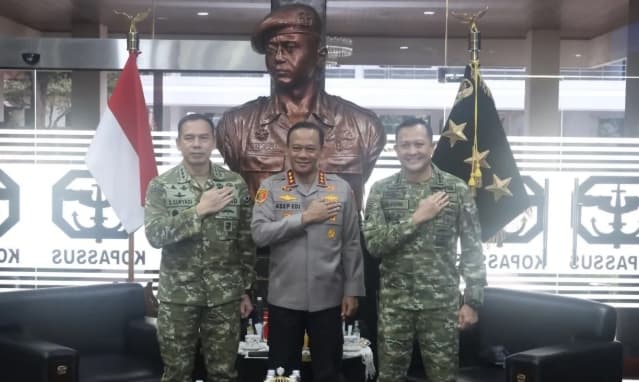 Kapolda Metro Jaya dan Pangdam Jaya Perkuat Sinergi TNI-Polri melalui Kunjungan ke Mako Kopassus