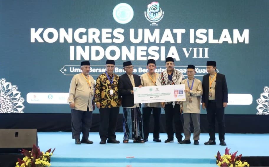 Baznas RI Serahkan Beasiswa Rp22 Miliar untuk Mahasiswa Palestina pada KUII VIII 2026