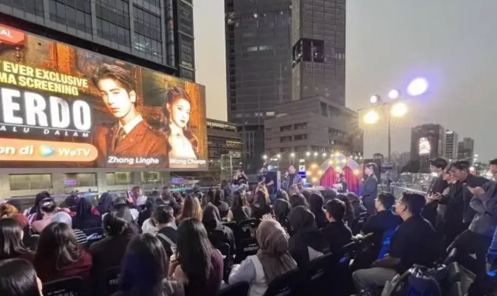 WeTV Gelar Nobar Drama China "Overdo" di Halte Bundaran HI, Puluhan Penggemar Antusias Hadir