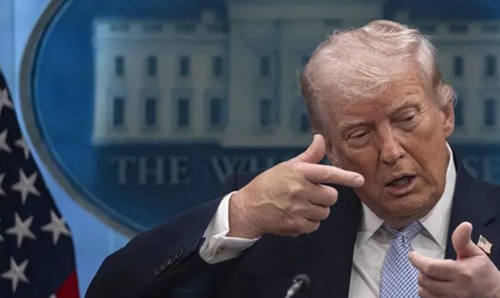 Trump Dilaporkan Tunda Eskalasi Serangan ke Iran karena Kekhawatiran Stok Rudal AS Menipis
