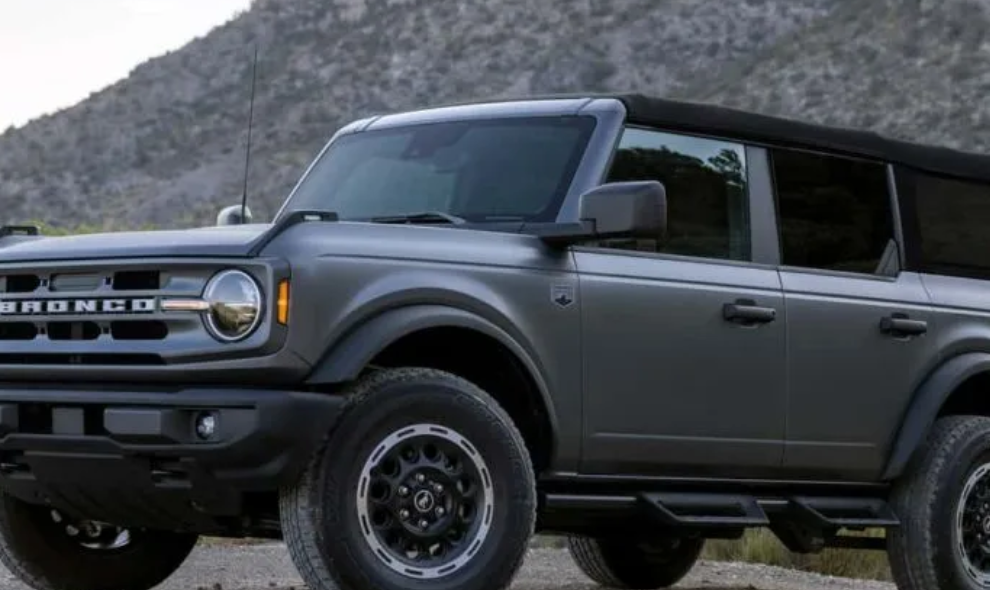 Ford Menarik 565.691 Unit Bronco akibat Risiko Korsleting yang Berpotensi Memicu Kebakaran Mesin