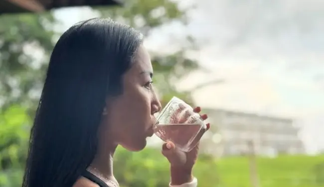 Dokter Menjelaskan Efek Minum Air yang Cukup terhadap Tekanan Darah dan Kesehatan Jantung