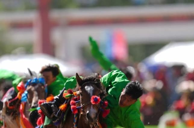Festival Pacuan Kuda Yushu Ke-44 Resmi Digelar hingga Agustus di Qinghai, China