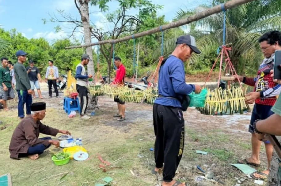 Tradisi Bebersih Kampung Laut Darat Dikembangkan sebagai Daya Tarik Wisata Budaya Kabupaten Kotawaringin Barat