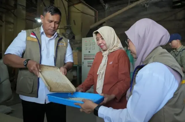 Dirut Bulog Sidak Mitra Maklon di Demak untuk Pastikan Kualitas Cadangan Beras Pemerintah Terjaga