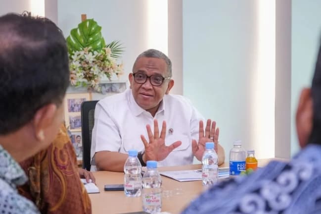 Wamenaker Minta Industri Prioritaskan Tenaga Kerja Lokal untuk Perkuat Ekonomi Daerah