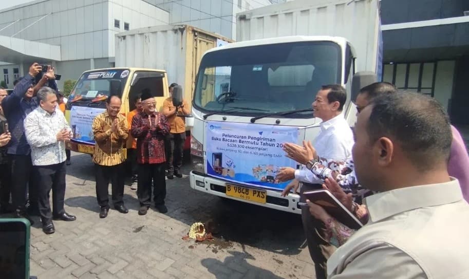 Kemendikdasmen Mulai Distribusikan 5,5 Juta Buku Bacaan Bermutu ke 24.609 Sekolah di Seluruh Indonesia
