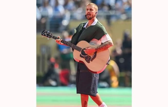 Sepatu Justin Bieber yang Dipakai di Halftime Show Final Piala Dunia 2026 Laku Rp540 Juta untuk Amal