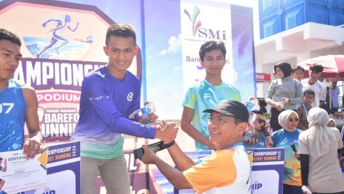 Ribuan Peserta Ikuti Barefoot Running Padang Pariaman dan Dorong Potensi Wisata Olahraga