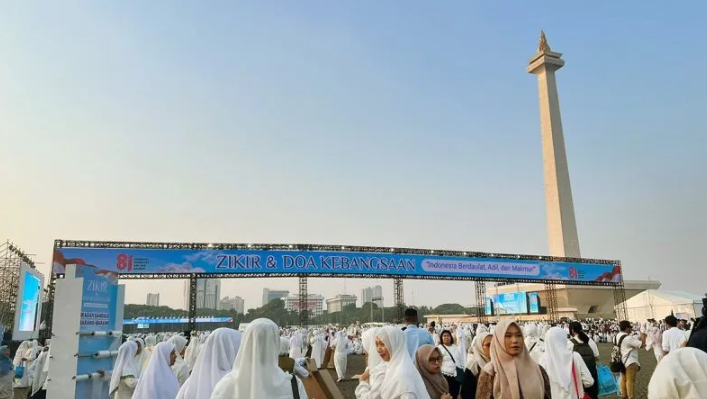 Ribuan Warga Padati Monas untuk Hadiri Zikir dan Doa Kebangsaan