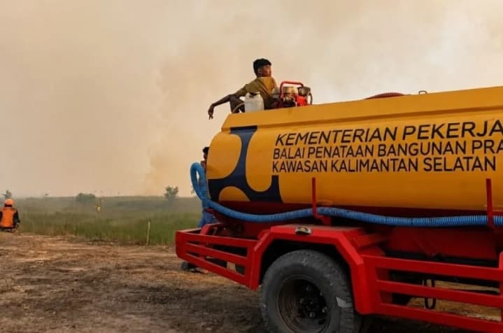 Kementerian PU Siagakan Truk Tangki Air untuk Perkuat Penanganan Karhutla di Kalimantan Selatan