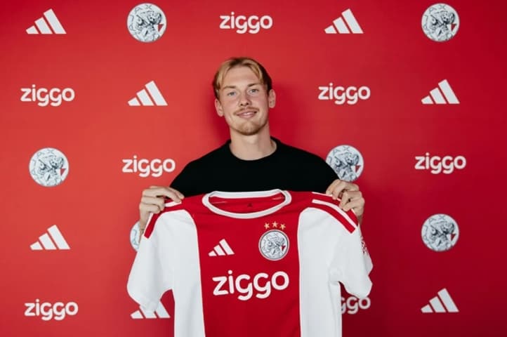 Ajax Resmi Rekrut Julian Brandt dari Borussia Dortmund dengan Kontrak Tiga Tahun