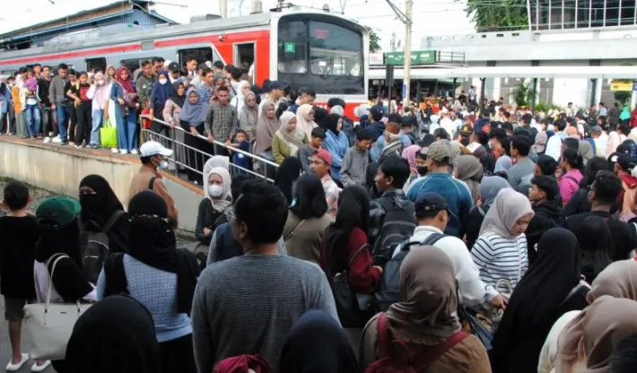 KAI Catat 178 Juta Perjalanan Commuter Line Jabodetabek pada Semester I 2026